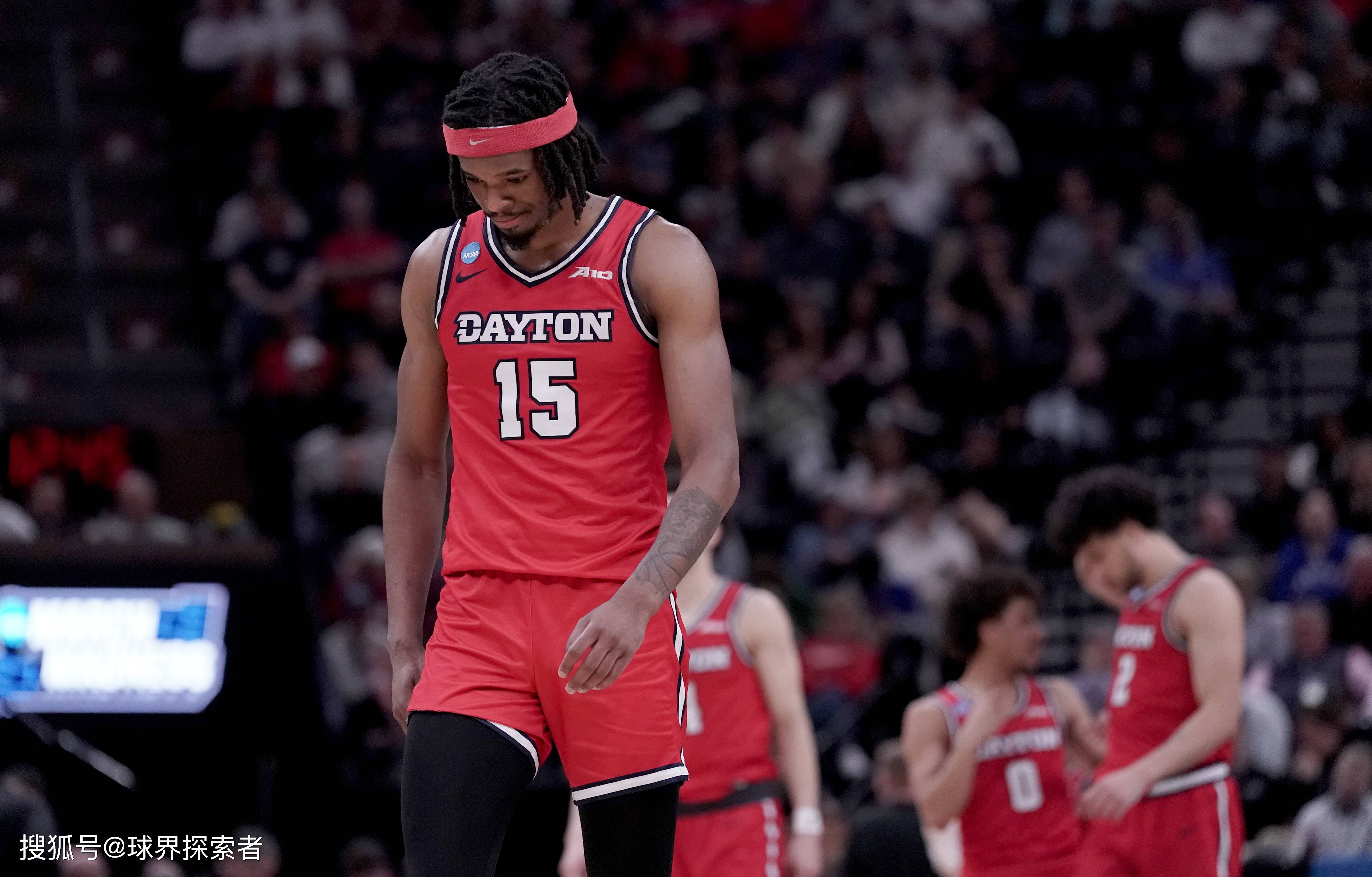 NBA季后赛倒计时，密尔沃基雄鹿关键时刻绝杀压哨，细节引发关注，媒体盛赞，年轻球员得到机会的简单介绍