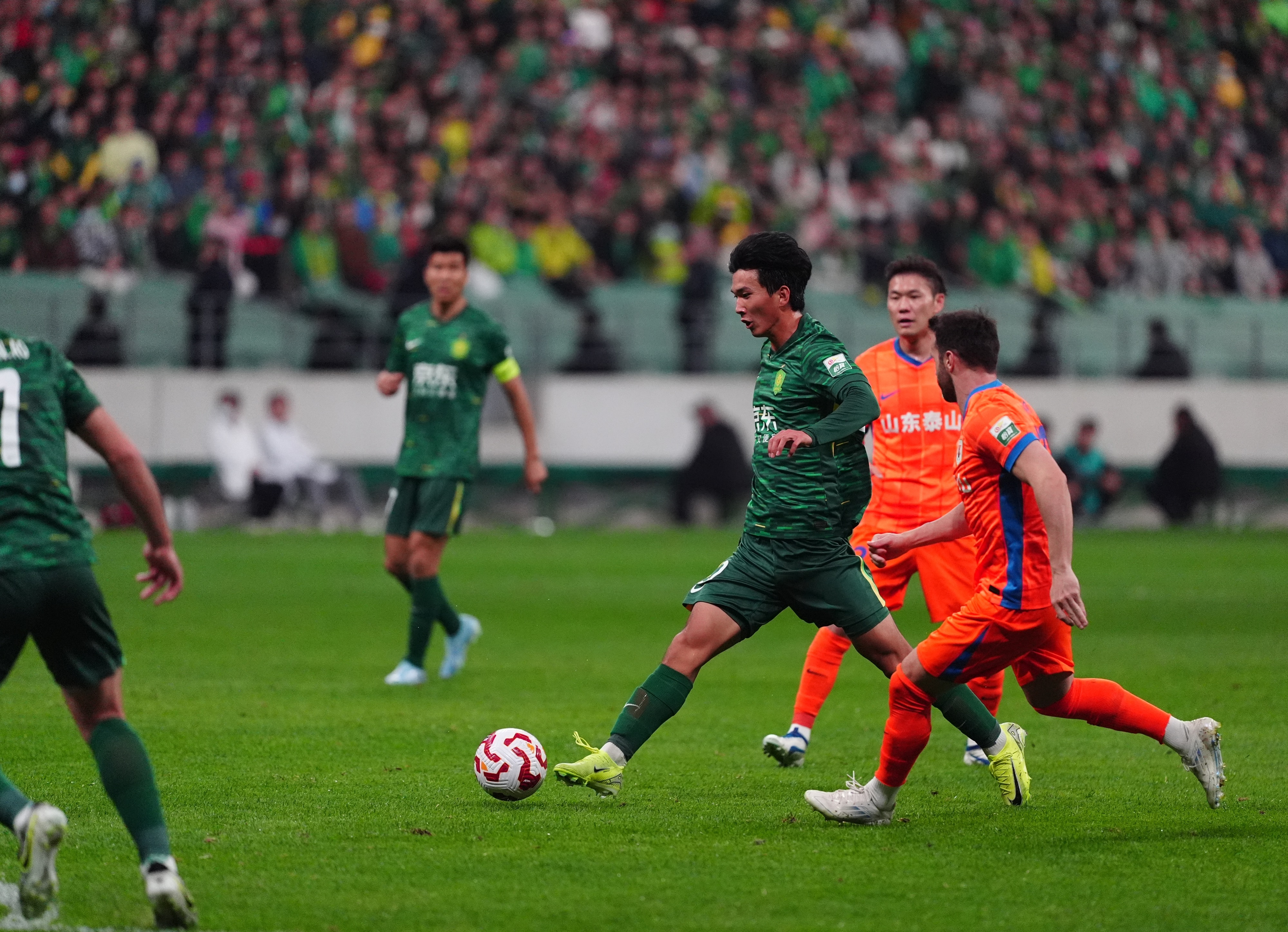 包含北京国安训练开放日，赛后造点机会引欢呼，亚冠在即，年轻球员得到机会的词条