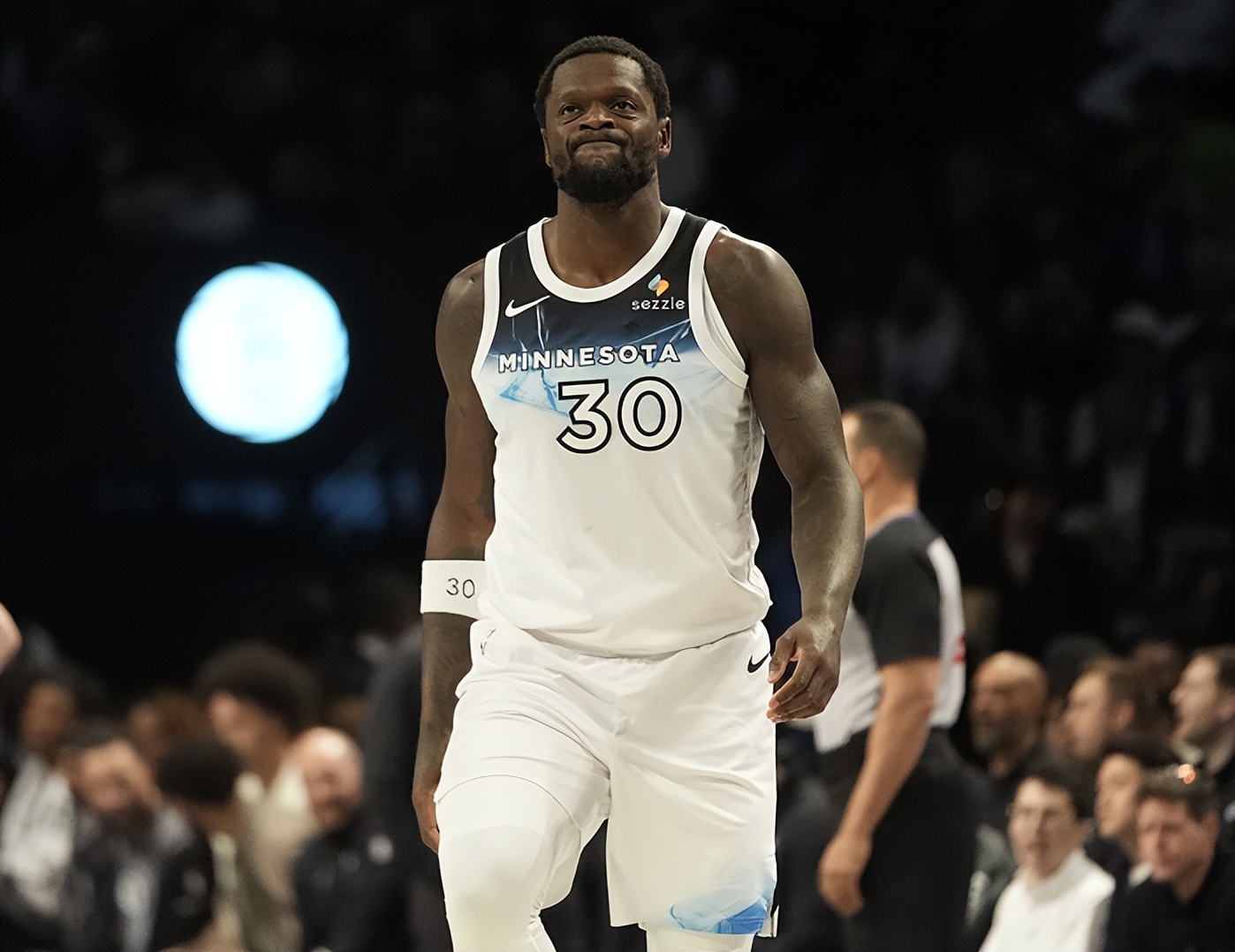 丹佛掘金迎NBA季后赛关键赛，清晨迎来里程碑，管理层满意，赛程密集仍需轮换的简单介绍