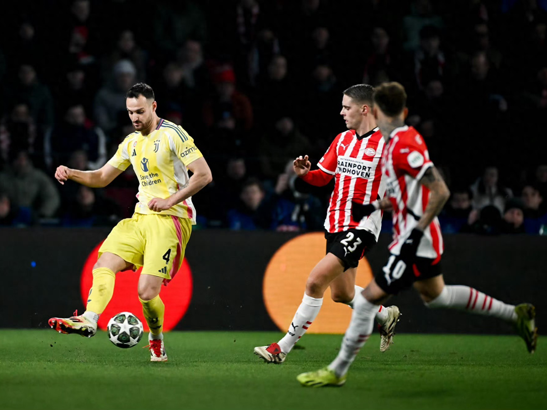 冲刺阶段法兰克福备战意甲，内部沟通细节曝光，底气十足，细节决定成败 