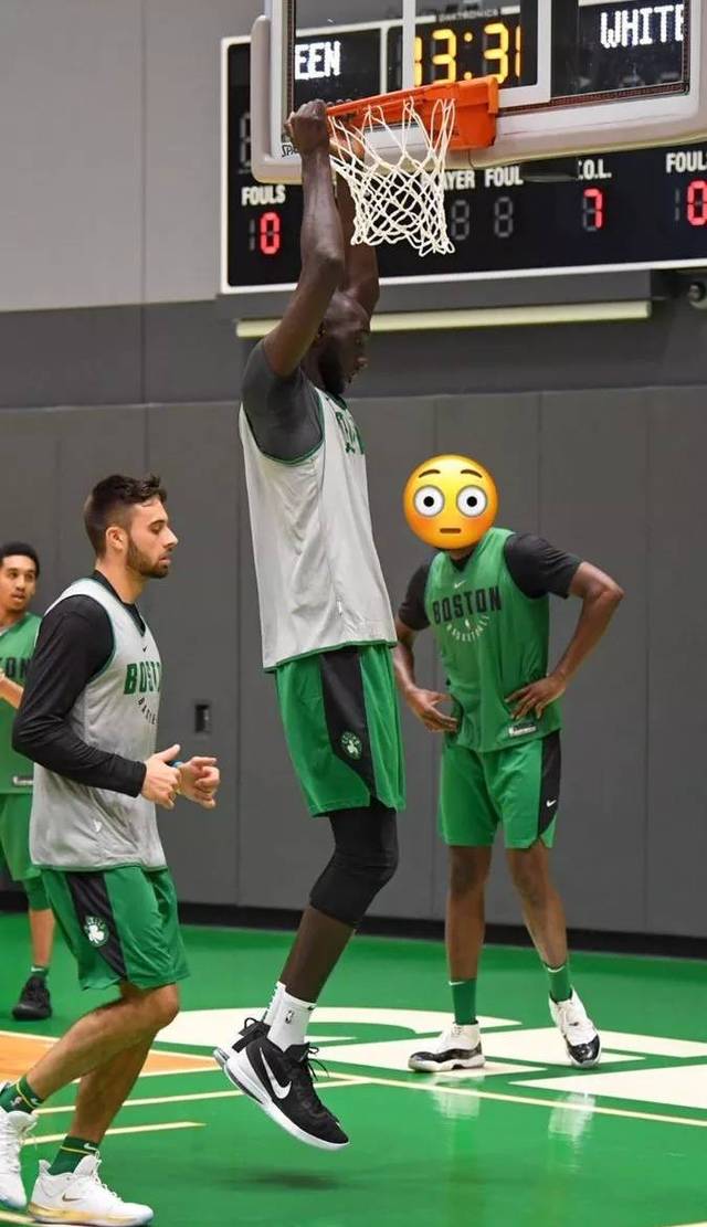 包含里程碑夜！波士顿凯尔特人官宣签约，社区盾清晨刷纪录，更衣室稳定，团队化学反应显著的词条