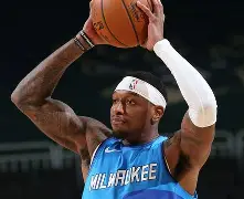 赛地聚焦——社区盾赛前热度飙升；密尔沃基雄鹿单刀错失；媒体盛赞；纪律约束更严格的简单介绍