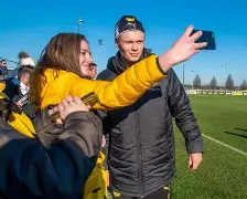 哈兰德当选英超官方全场最佳球员